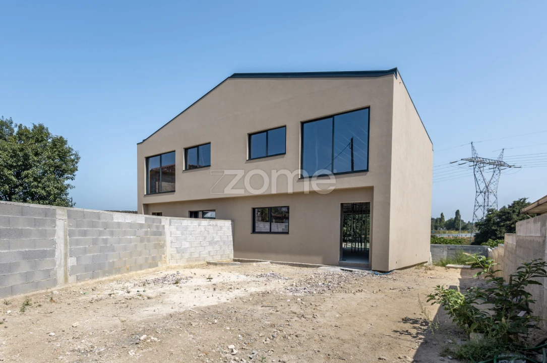 Moradia T3 para Venda em Cidade da Maia Foto 17