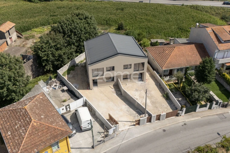 Moradia T3 para Venda em Cidade da Maia Foto 31