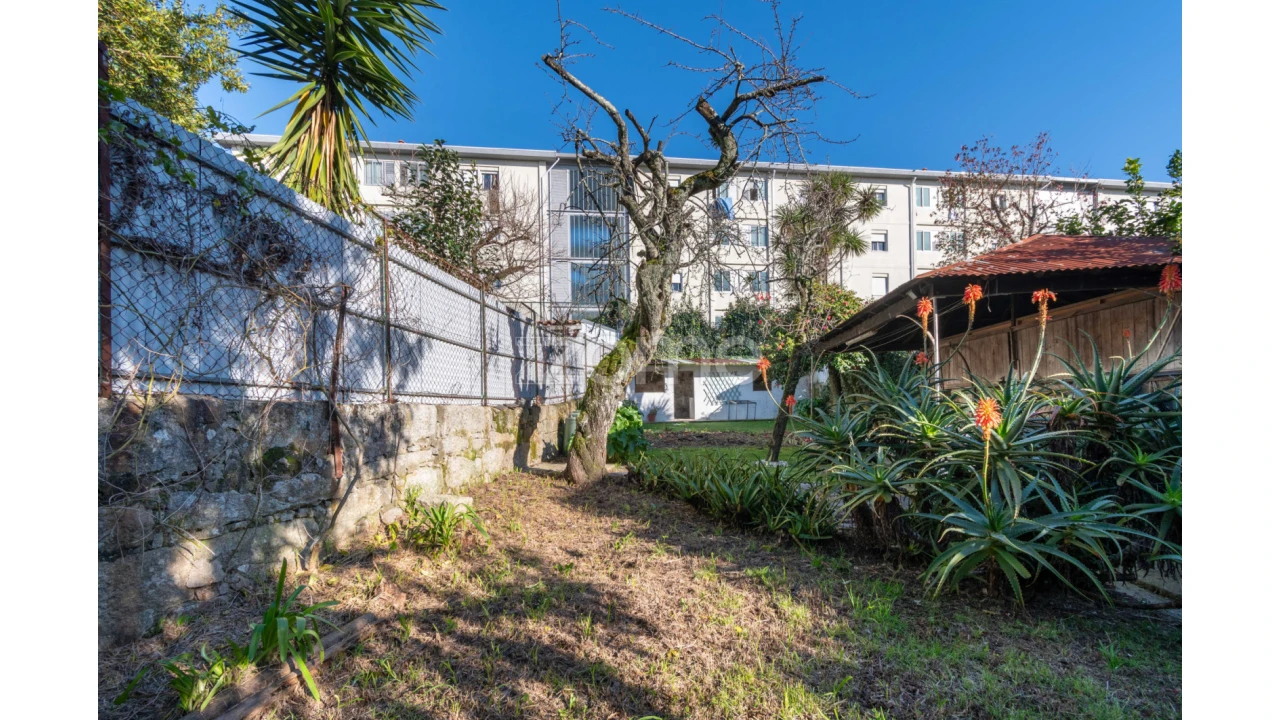 Moradia T6 para Venda em Paranhos Foto 59