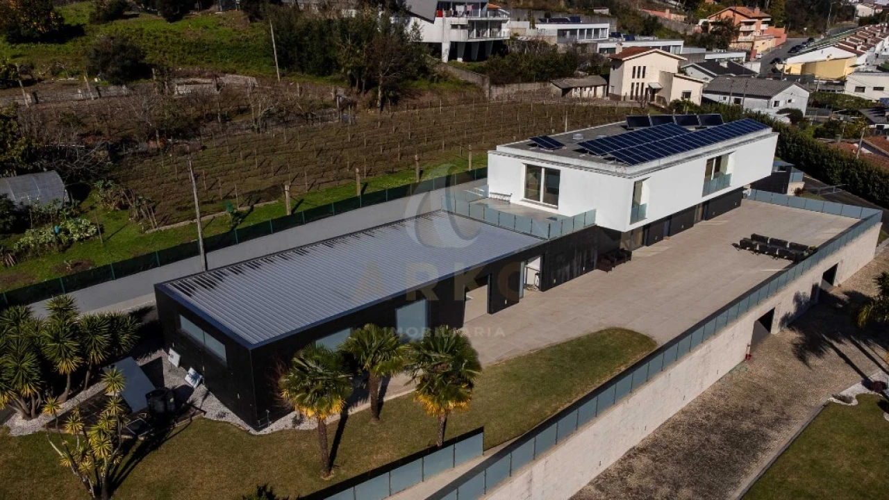 Moradia T5 para Venda em Vila Nova de Famalicão e Calendário Foto 1