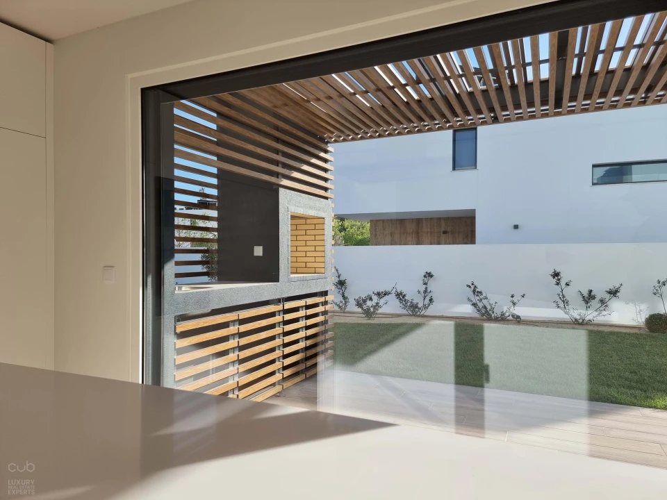 Moradia T4 para Arrendamento em Charneca de Caparica e Sobreda Foto 14