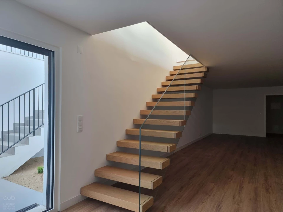 Moradia T4 para Arrendamento em Charneca de Caparica e Sobreda Foto 7