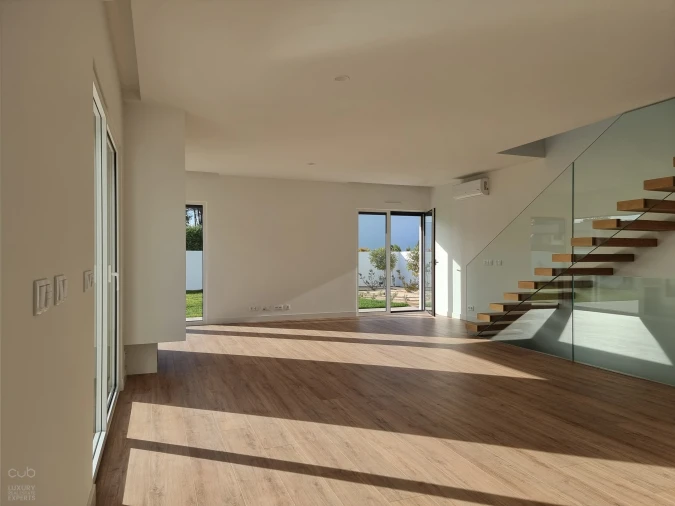 Moradia T4 para Arrendamento em Charneca de Caparica e Sobreda Foto 20