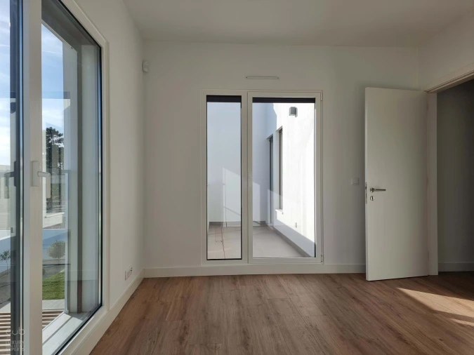 Moradia T4 para Arrendamento em Charneca de Caparica e Sobreda Foto 30