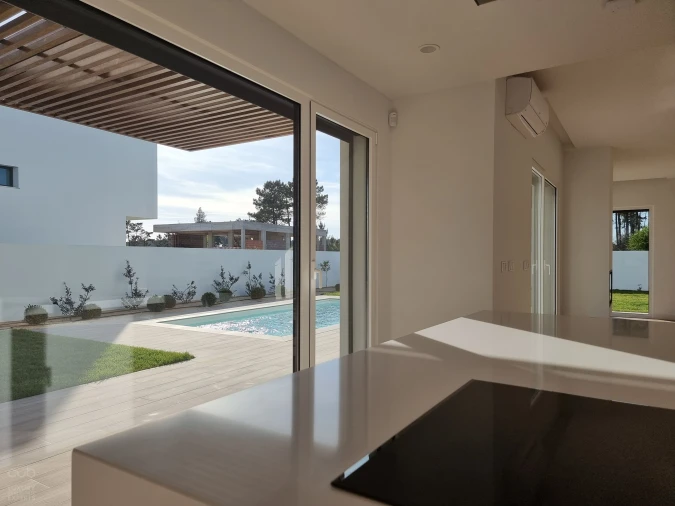 Moradia T4 para Arrendamento em Charneca de Caparica e Sobreda Foto 19