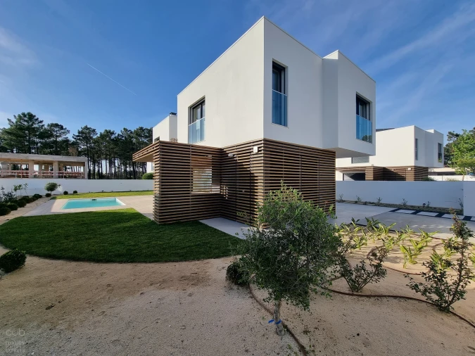 Moradia T4 para Arrendamento em Charneca de Caparica e Sobreda Foto 40