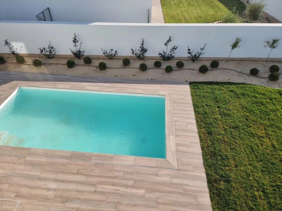 Moradia T4 para Arrendamento em Charneca de Caparica e Sobreda Foto 37