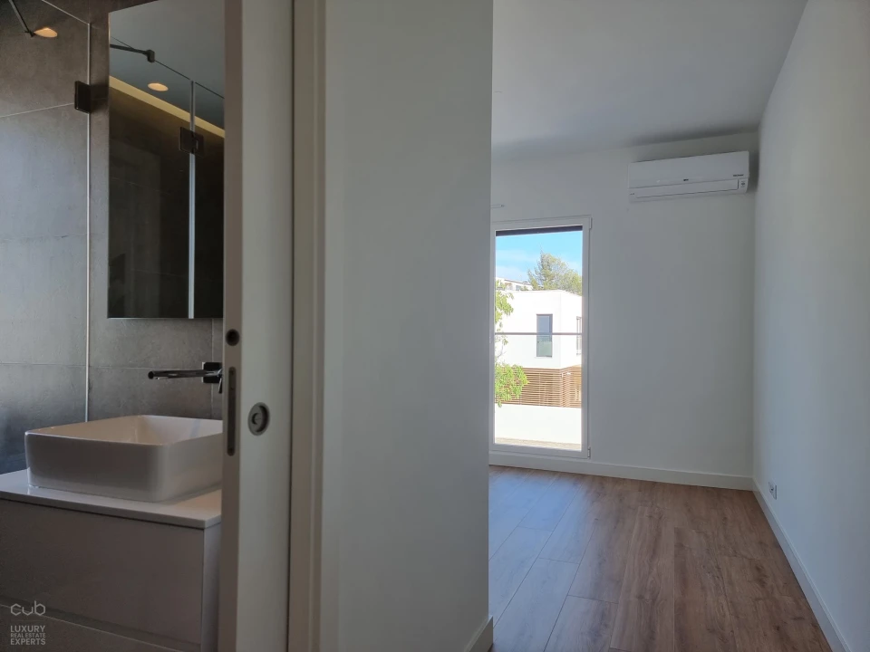 Moradia T4 para Arrendamento em Charneca de Caparica e Sobreda Foto 23