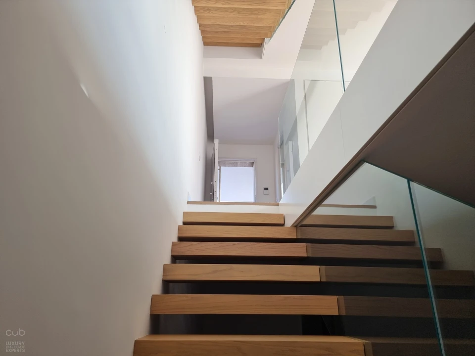 Moradia T4 para Arrendamento em Charneca de Caparica e Sobreda Foto 9