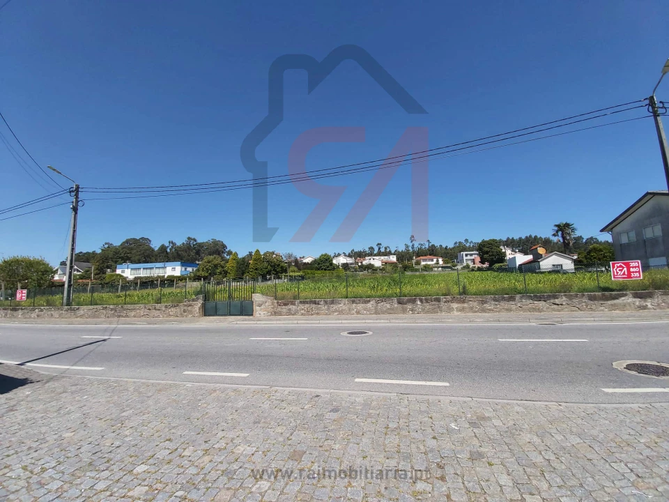 Terreno para Venda em Carvalhosa Foto 2