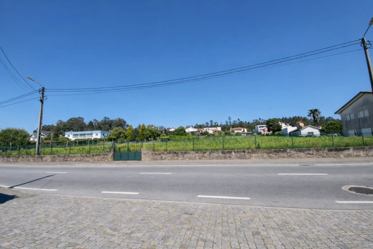 Terreno para Venda em Carvalhosa Foto 2