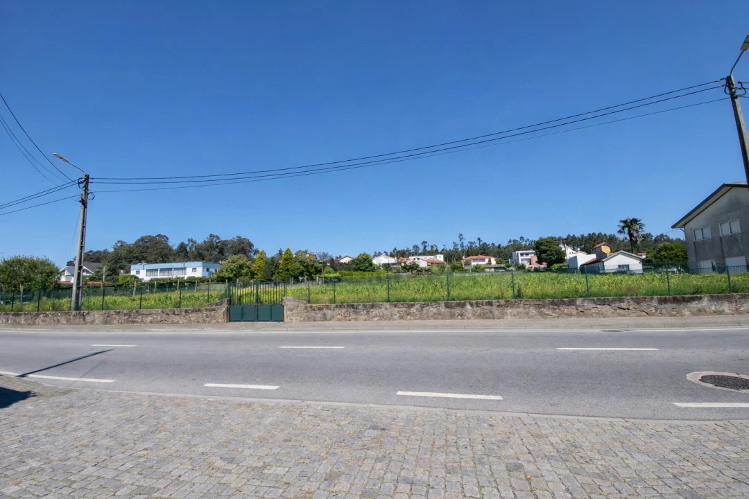 Terreno para Venda em Carvalhosa Foto 2