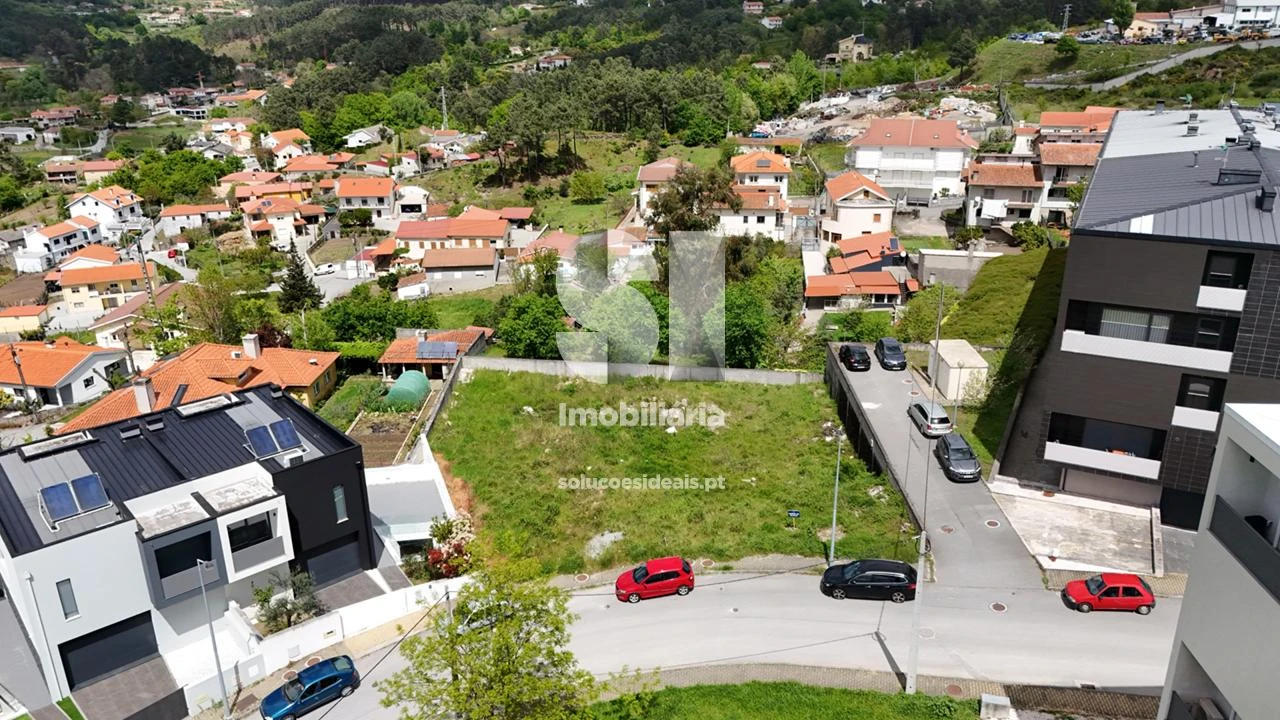 Terreno para Venda em Borbela e Lamas de Olo Foto 3