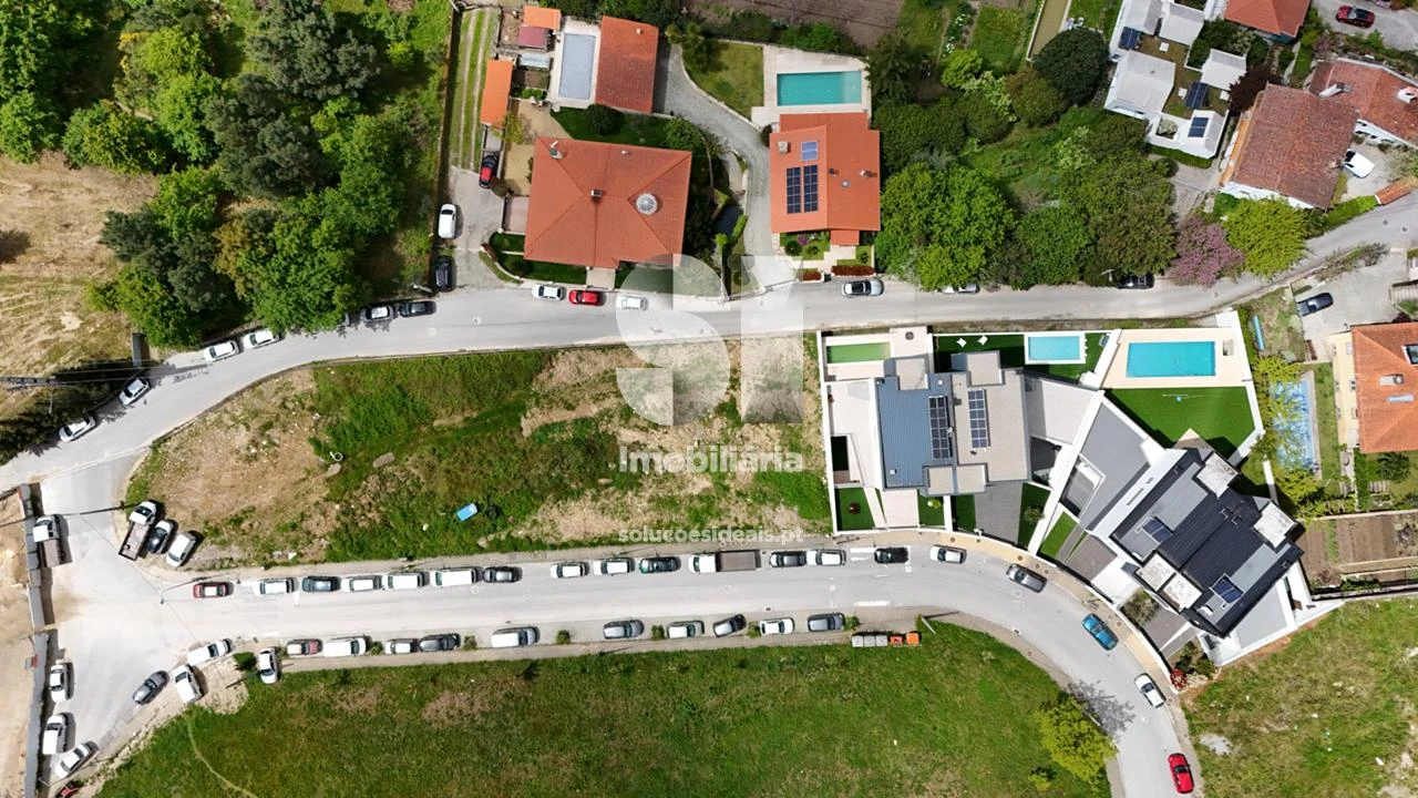 Terreno para Venda em Borbela e Lamas de Olo Foto 2