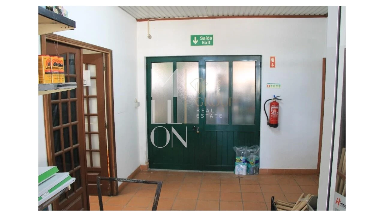 Loja para Venda em Avelãs de Caminho Foto 24