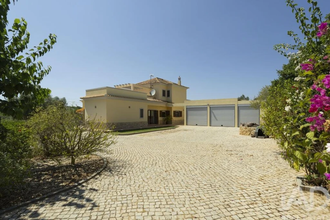 Moradia T4 para Venda em Quelfes Foto 10
