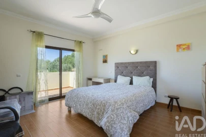Moradia T4 para Venda em Quelfes