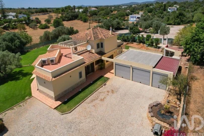 Moradia T4 para Venda em Quelfes
