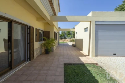 Moradia T4 para Venda em Quelfes