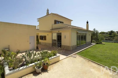 Moradia T4 para Venda em Quelfes
