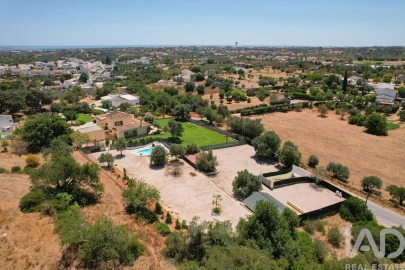 Moradia T4 para Venda em Quelfes