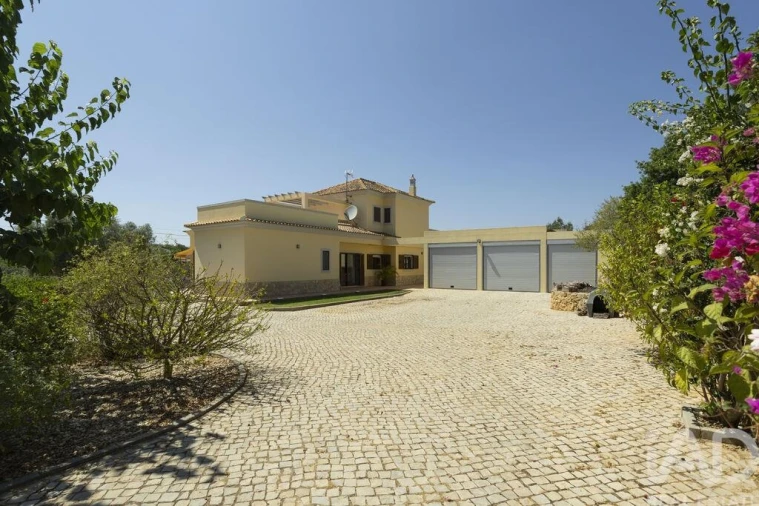 Moradia T4 para Venda em Quelfes Foto 10