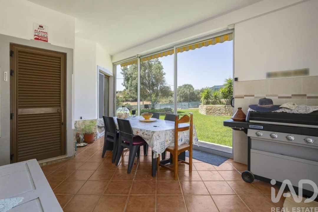 Moradia T4 para Venda em Quelfes Foto 19