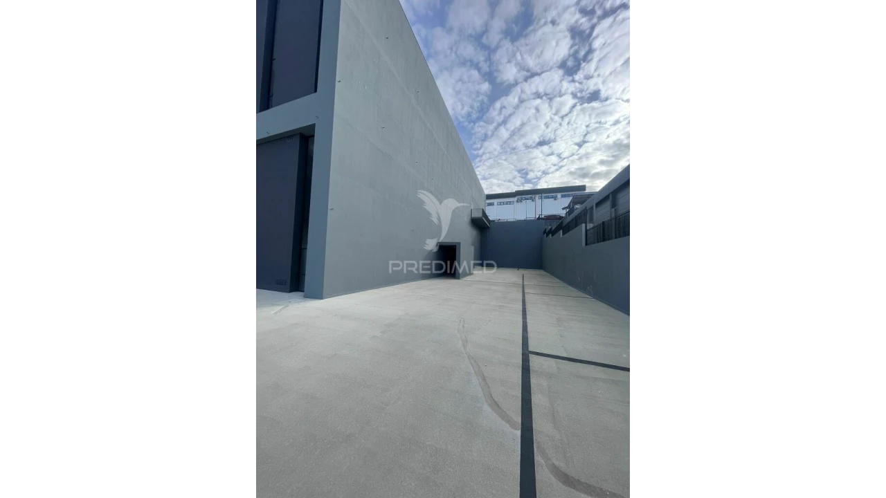 Armazém para Arrendamento em Santo António dos Cavaleiros e Frielas Foto 10