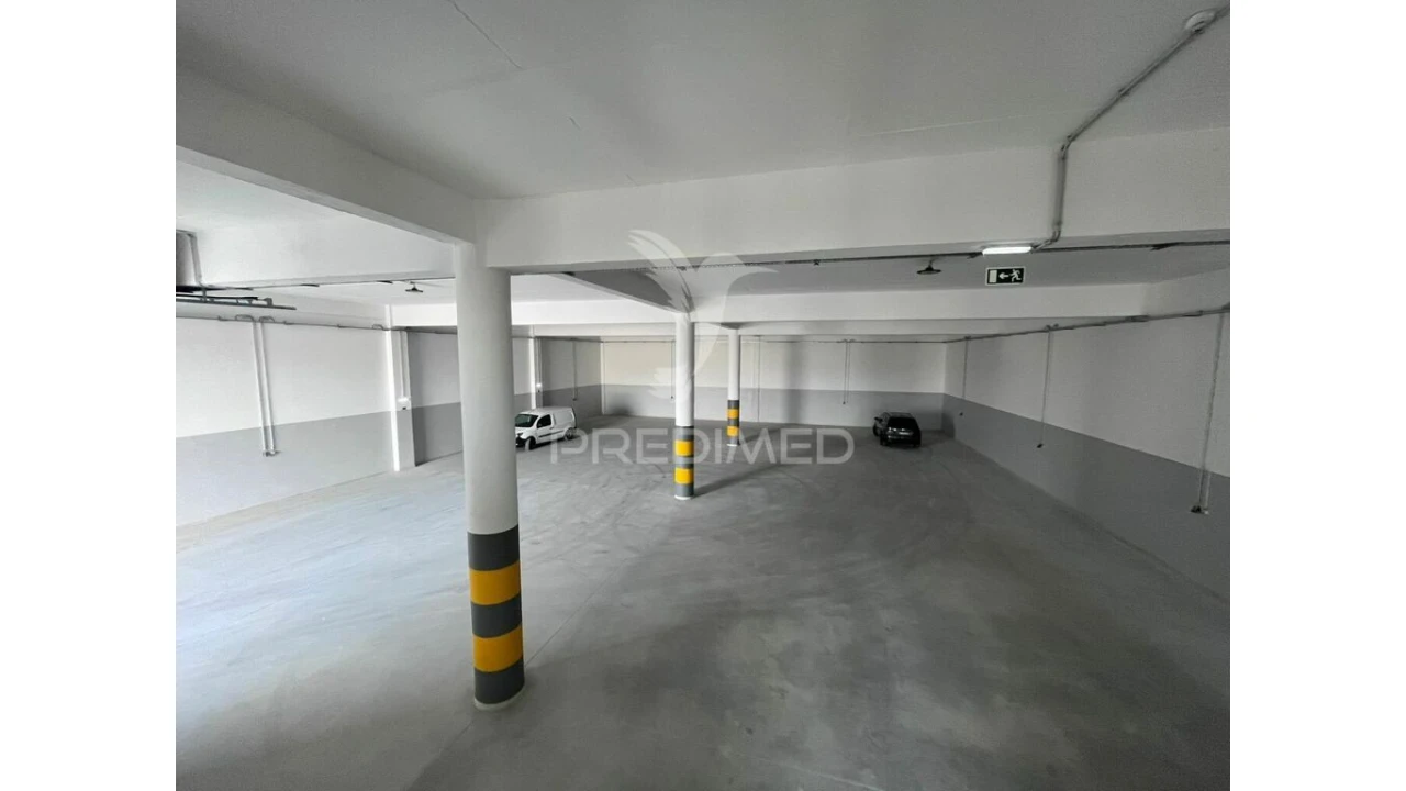 Armazém para Arrendamento em Santo António dos Cavaleiros e Frielas Foto 7