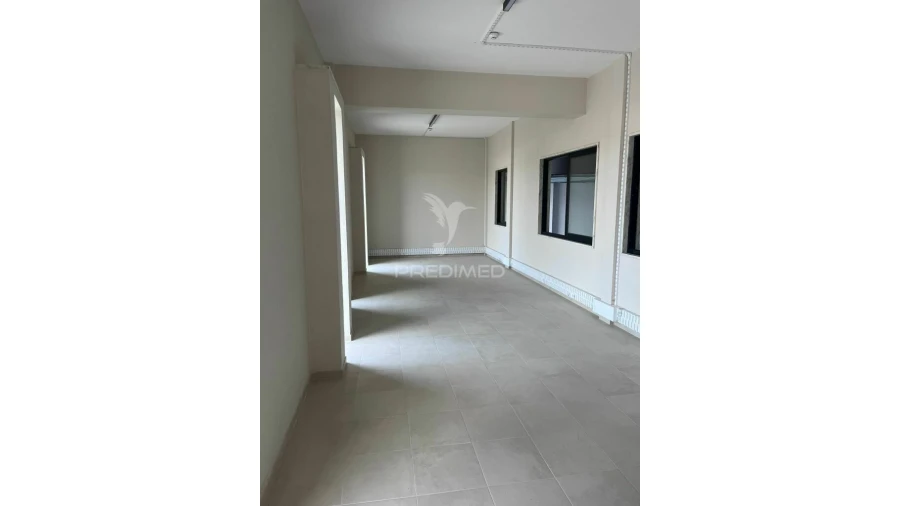 Armazém para Arrendamento em Santo António dos Cavaleiros e Frielas Foto 9