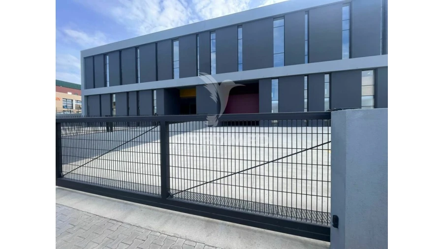 Armazém para Arrendamento em Santo António dos Cavaleiros e Frielas Foto 1