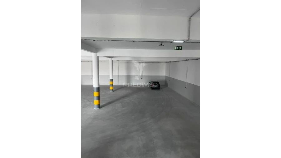 Armazém para Arrendamento em Santo António dos Cavaleiros e Frielas Foto 6