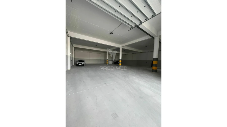 Armazém para Arrendamento em Santo António dos Cavaleiros e Frielas Foto 8