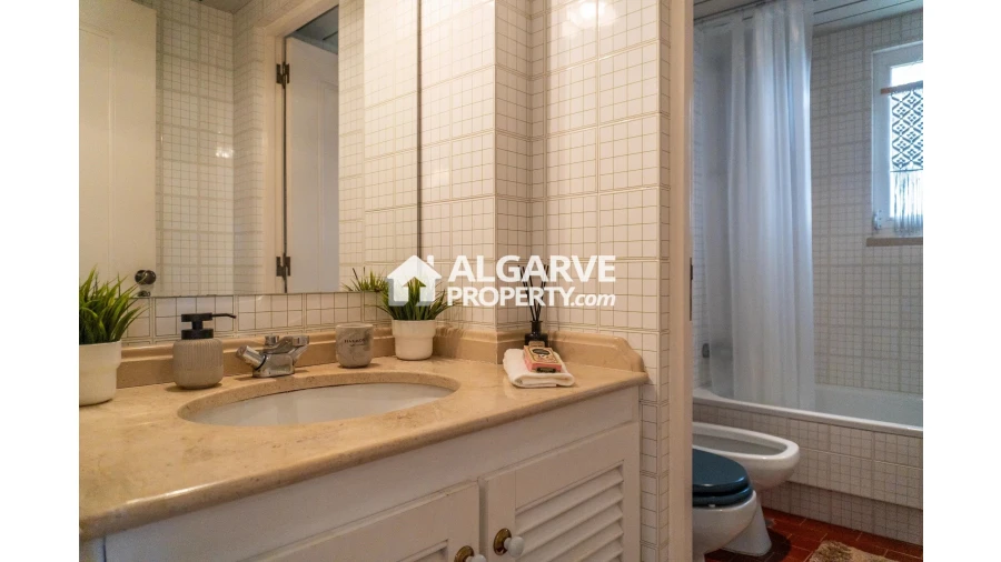 Apartamento T2 para Venda em Quarteira Foto 18