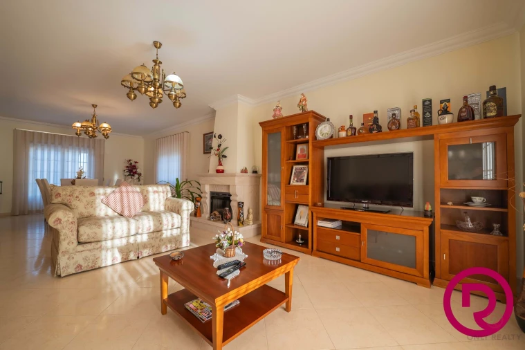 Moradia T6 para Venda em Alfeizerão Foto 16
