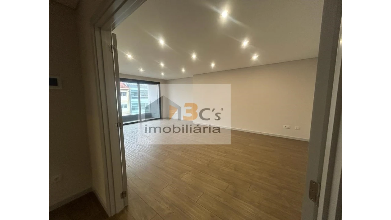 Apartamento T4 para Venda em Cedofeita, Santo Ildefonso, Sé, Miragaia, São Nicolau e Vitória Foto 2