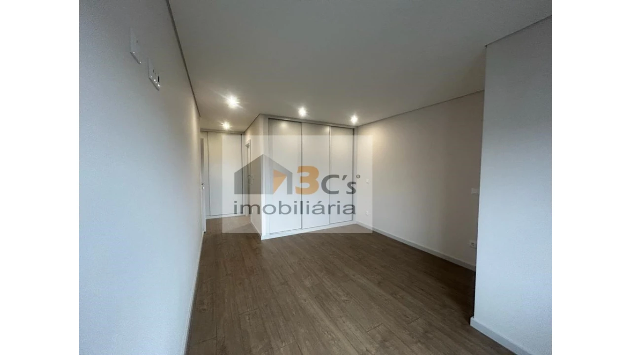 Apartamento T4 para Venda em Cedofeita, Santo Ildefonso, Sé, Miragaia, São Nicolau e Vitória Foto 13
