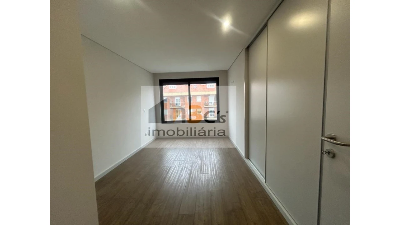 Apartamento T4 para Venda em Cedofeita, Santo Ildefonso, Sé, Miragaia, São Nicolau e Vitória Foto 17