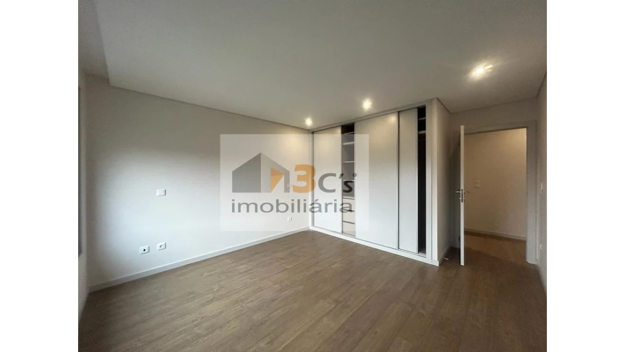 Apartamento T4 para Venda em Cedofeita, Santo Ildefonso, Sé, Miragaia, São Nicolau e Vitória Foto 18