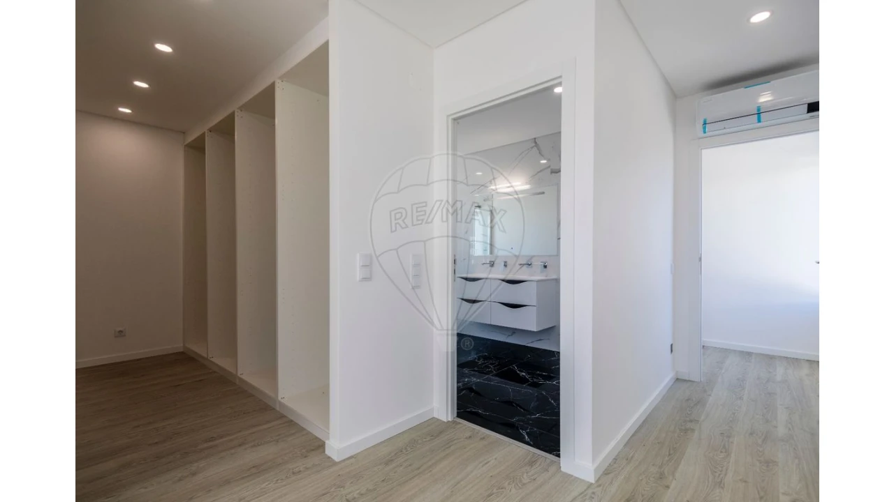 Moradia T4 para Venda em Ribamar Foto 21