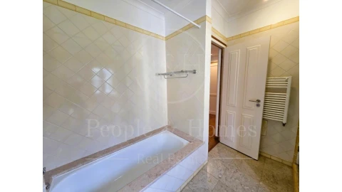 Moradia T6 para Arrendamento em Cascais e Estoril