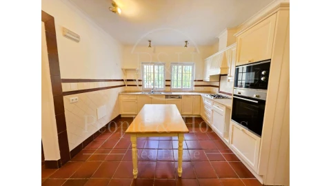 Moradia T6 para Arrendamento em Cascais e Estoril