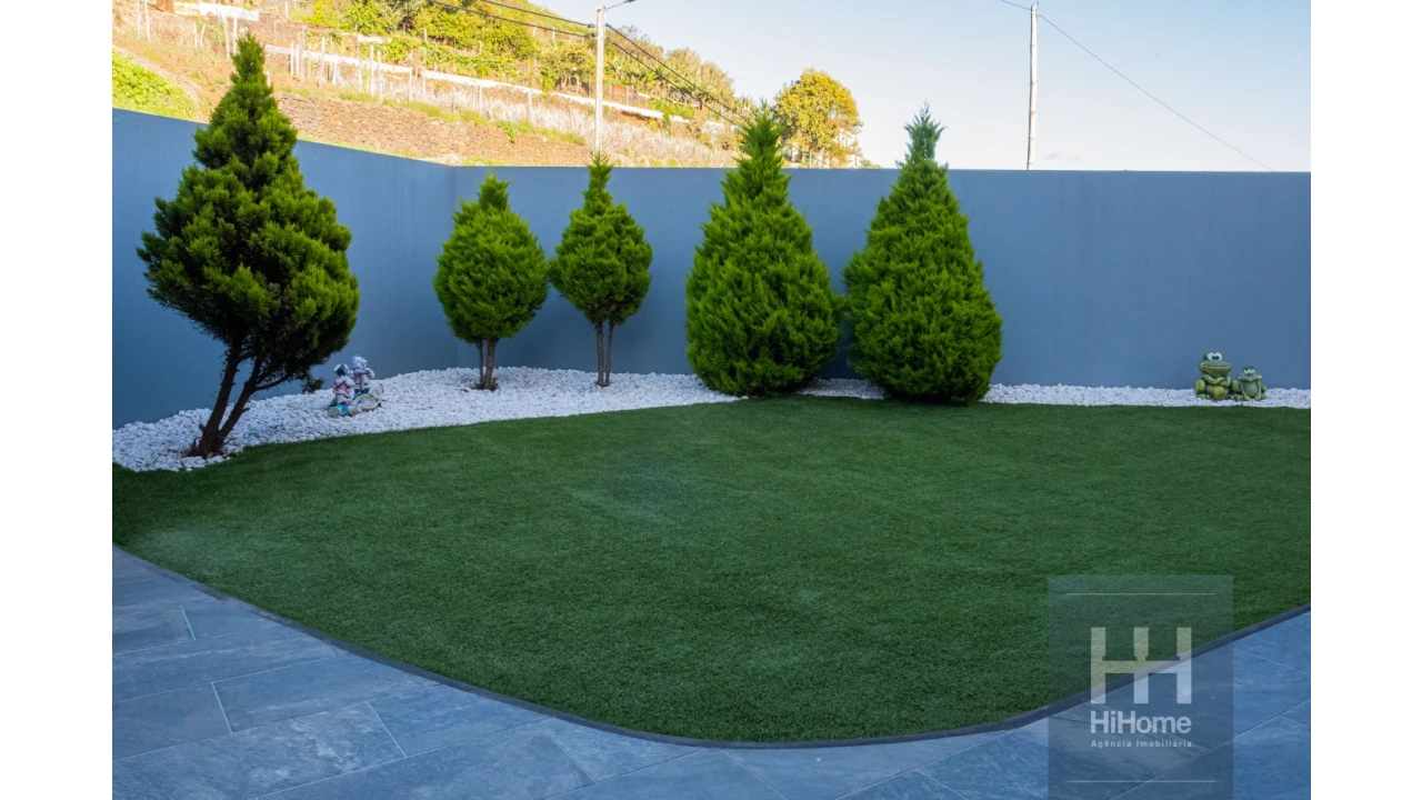 Moradia T4 para Venda em Canhas Foto 6