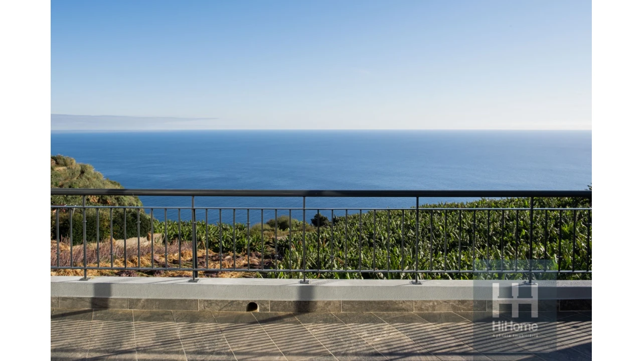 Moradia T4 para Venda em Canhas Foto 8