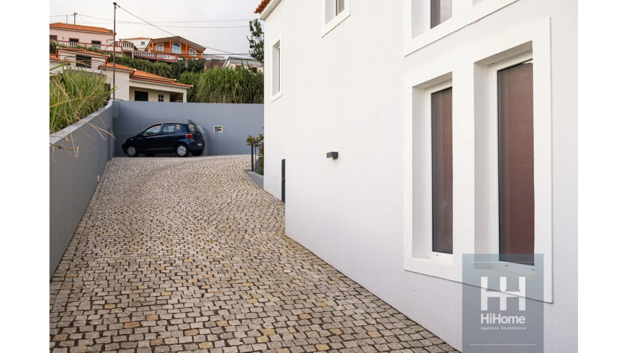 Moradia T4 para Venda em Canhas Foto 12