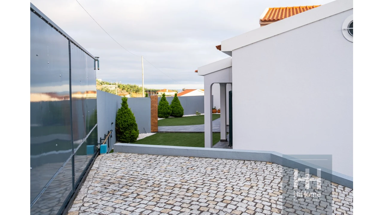 Moradia T4 para Venda em Canhas Foto 13