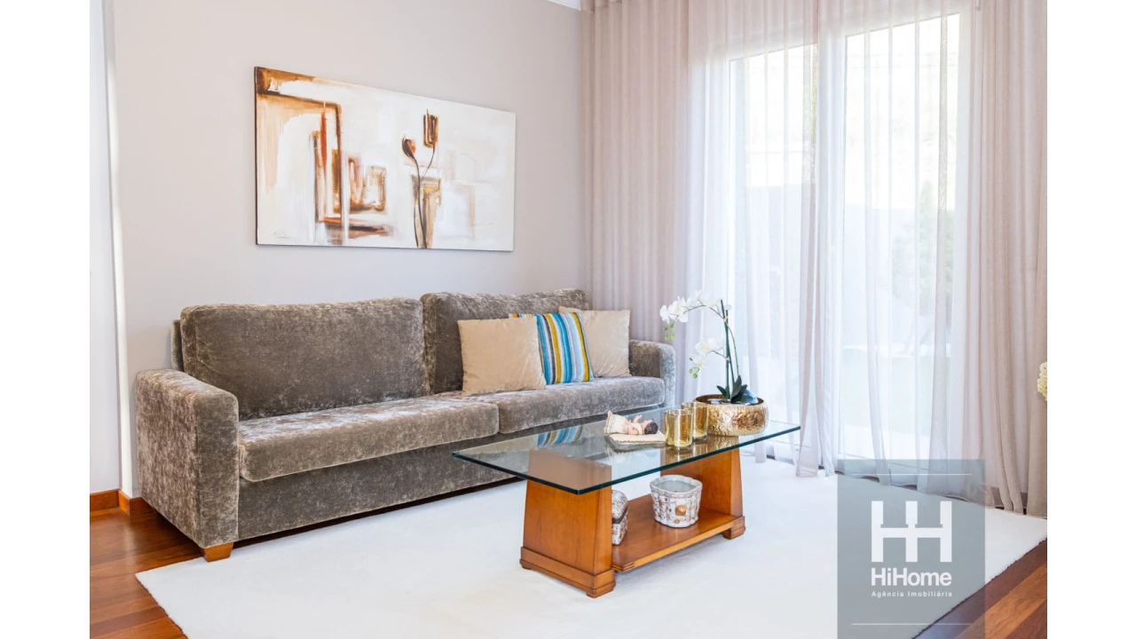 Moradia T4 para Venda em Canhas Foto 16