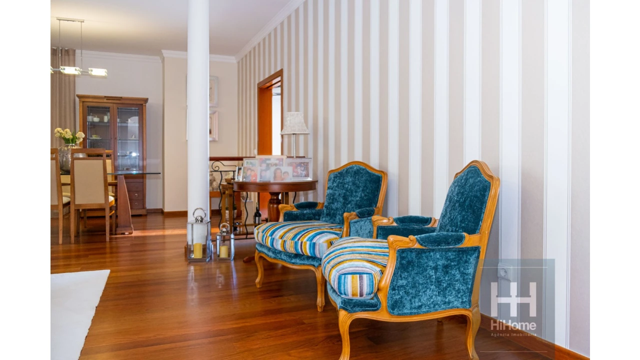 Moradia T4 para Venda em Canhas Foto 18