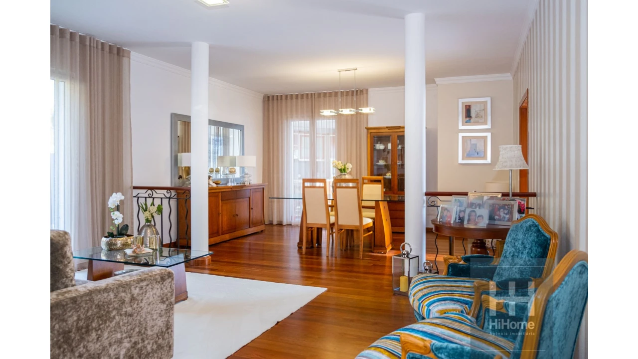 Moradia T4 para Venda em Canhas Foto 19