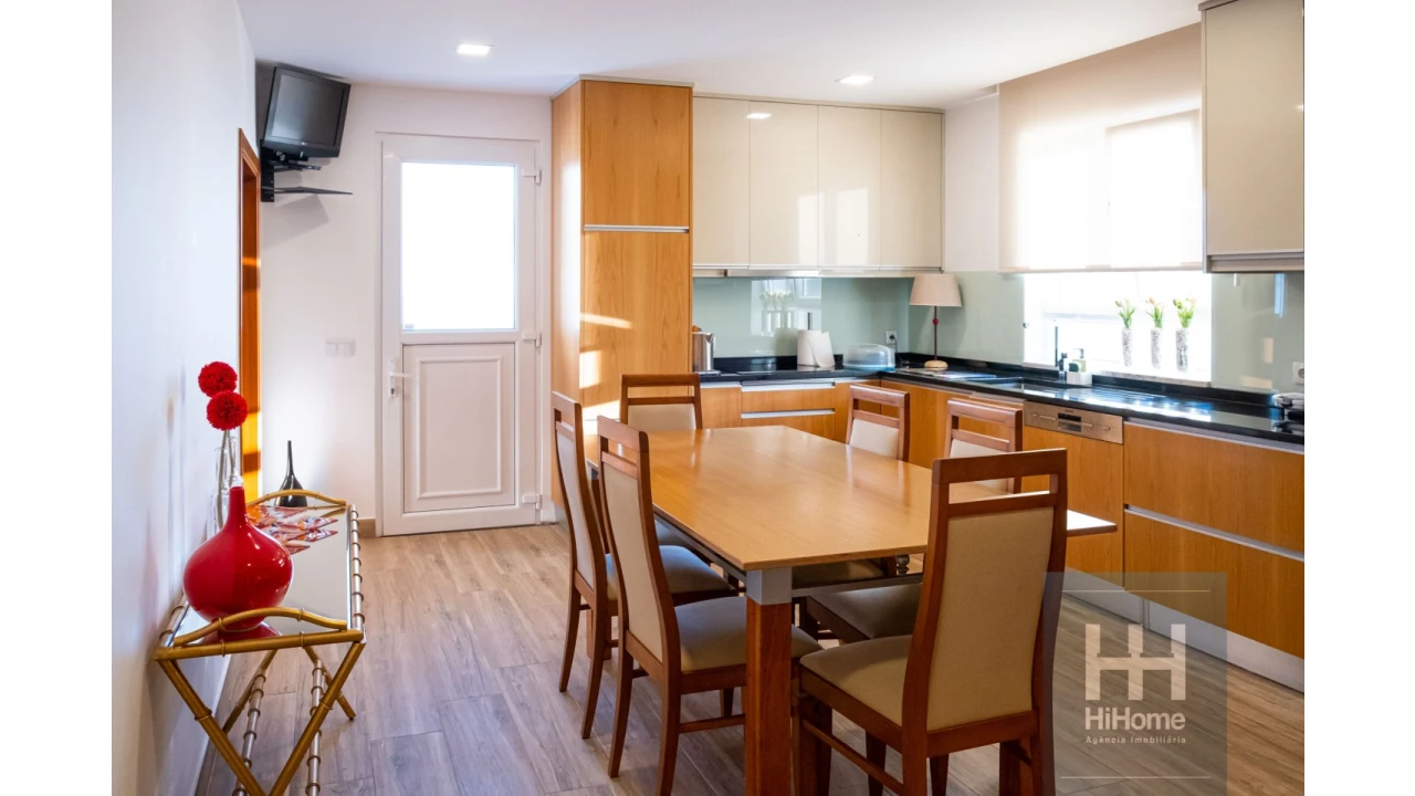 Moradia T4 para Venda em Canhas Foto 21